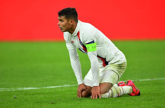 DORTMUND, GERMANY - FEBRUARY 18: Thiago Silva of Paris Saint-Germain reacts to Borussia Dortmund scoring there second goal during the UEFA Champions League round of 16 first leg match between Borussia Dortmund and Paris Saint-Germain at Signal Iduna Park on February 18, 2020 in Dortmund, Germany. (Photo by Stuart Franklin/Bongarts/Getty Images) DORTMUND, GERMANY - FEBRUARY 18: Thiago Silva of Paris Saint-Germain reacts to Borussia Dortmund scoring there second goal during the UEFA Champions League round of 16 first leg match between Borussia Dortmund and Paris Saint-Germain at Signal Iduna Park on February 18, 2020 in Dortmund, Germany. (Photo by Stuart Franklin/Bongarts/Getty Images)