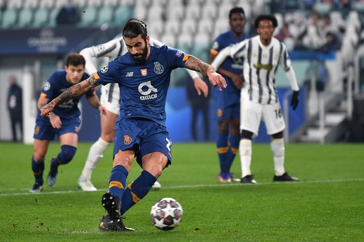 TURIN, ITALY - MARCH 09: Sergio Oliveira of Porto scores their side's first goal from the penalty spot during the UEFA Champions League Round of 16 match between Juventus and FC Porto at Juventus Arena on March 09, 2021 in Turin, Italy. Sporting stadiums around Italy remain under strict restrictions due to the Coronavirus Pandemic as Government social distancing laws prohibit fans inside venues resulting in games being played behind closed doors. (Photo by Valerio Pennicino/Getty Images) TURIN, ITALY - MARCH 09: Sergio Oliveira of Porto scores their side's first goal from the penalty spot during the UEFA Champions League Round of 16 match between Juventus and FC Porto at Juventus Arena on March 09, 2021 in Turin, Italy. Sporting stadiums around Italy remain under strict restrictions due to the Coronavirus Pandemic as Government social distancing laws prohibit fans inside venues resulting in games being played behind closed doors. (Photo by Valerio Pennicino/Getty Images)