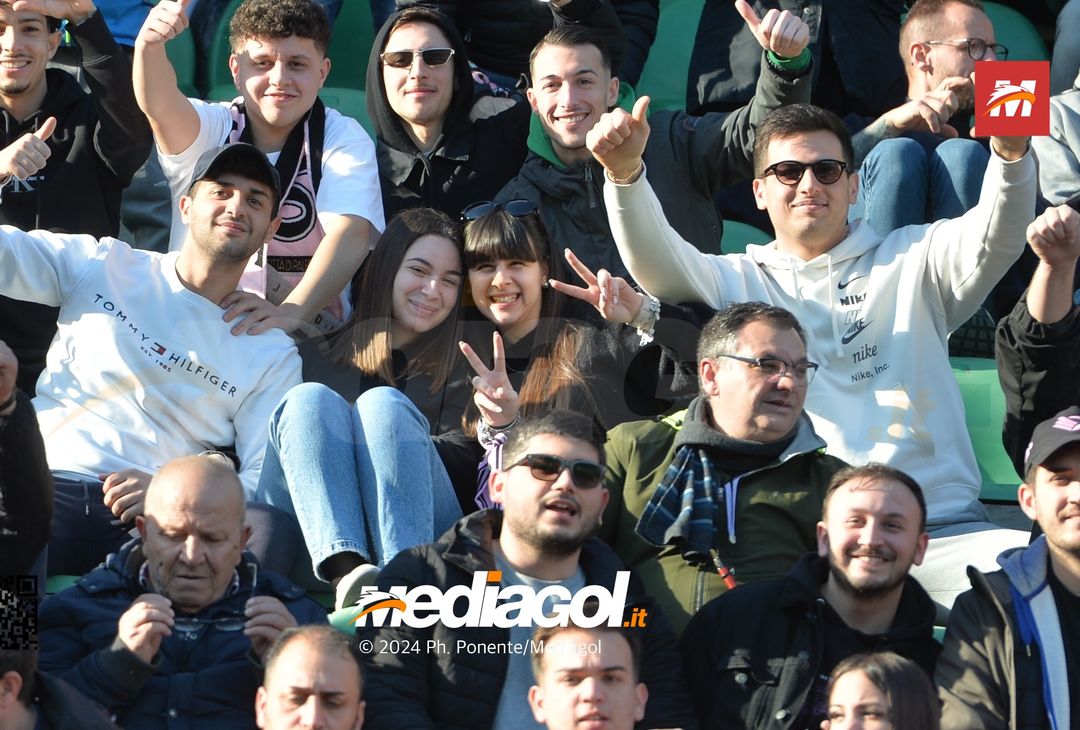 FOTOTIFO Palermo-Como 3-0, gli scatti ai tifosi al “Renzo Barbera” (GALLERY) - immagine 120