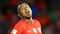 Inter-Juventus, Vidal fa infuriare i tifosi nerazzurri: il cileno bacia lo stemma bianconero prima del derby d’Italia!