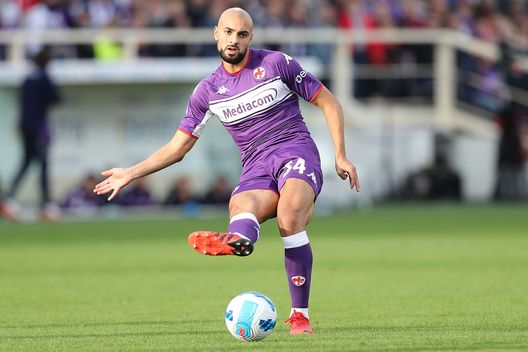 FLORENCE, ITALY - OCTOBER 24: Sofyan Amrabat of ACF Fiorentina in action during the Serie A match between ACF Fiorentina and Cagliari Calcio at Stadio Artemio Franchi on October 24, 2021 in Florence, Italy. (Photo by Gabriele Maltinti/Getty Images) Toro, contro i viola attento a Barak: può essere lui il mattatore della sfida- immagine 2