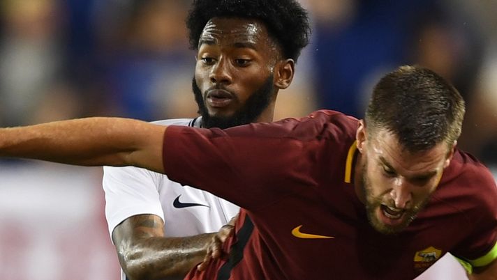 Kevin Strootman (R) of A.S. Roma tries to control the bhall before Georges-Kevin Nkoudou (L) of Tottenham Hotspur during the International Champions Cup (ICC) football between A.S. Roma and Tottenham Hotspur on July 25, 2017 at Red Bull Arena in Harrison, New Jersey. / AFP PHOTO / Don EMMERT (Photo credit should read DON EMMERT/AFP/Getty Images) Kevin Strootman (R) of A.S. Roma tries to control the bhall before Georges-Kevin Nkoudou (L) of Tottenham Hotspur during the International Champions Cup (ICC) football between A.S. Roma and Tottenham Hotspur on July 25, 2017 at Red Bull Arena in Harrison, New Jersey. / AFP PHOTO / Don EMMERT (Photo credit should read DON EMMERT/AFP/Getty Images)