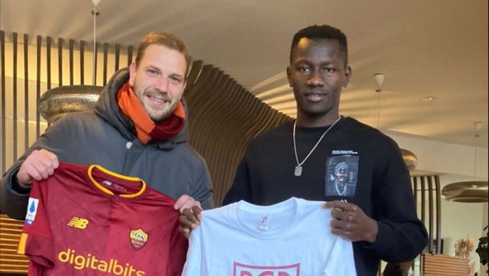 Foto roma club parigi Camara, vacanza a Parigi ma pensa al rientro: allenamenti e visita al Roma Club - immagine 1