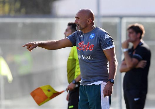  CASTEL DI SANGRO, ITALY - AUGUST 08: Luciano Spalletti of Napoli during a pre-season friendly between Napoli vs Ascoli on August 08, 2021 in Castel di Sangro, Italy. (Photo by SSC NAPOLI/SSC NAPOLI via Getty Images) 