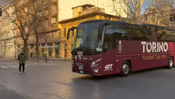 Video – Fiorentina-Torino: l’arrivo del pullman granata allo stadio Franchi